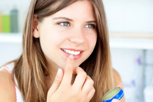 Pessoa usando vaselina